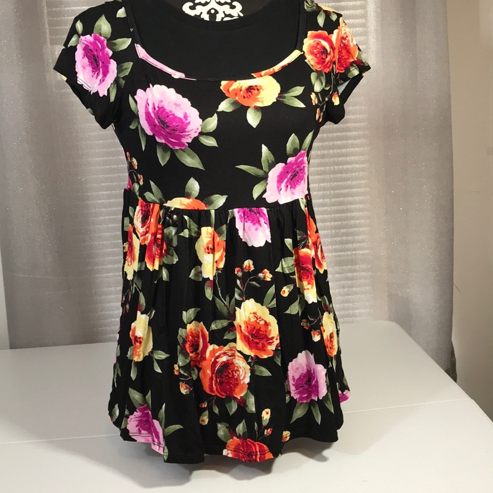 Floral Cap Sleeve Very Comfortable Top. New